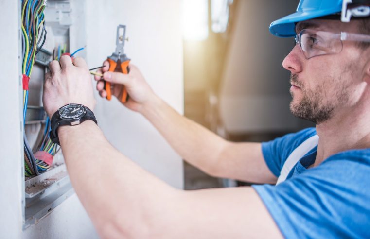 Signs It Is Time To Hire a Residential Electrician